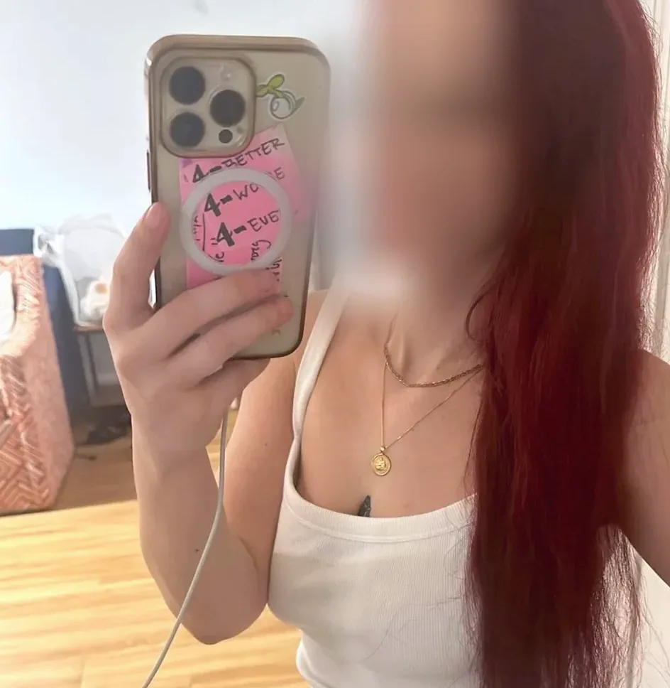 Daniela, 28