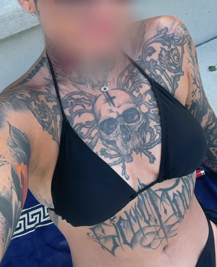 Greta, 32