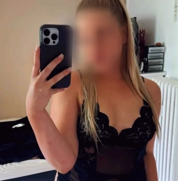 Lara, 28
