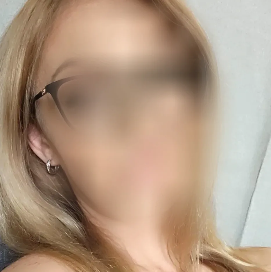 Melina, 37