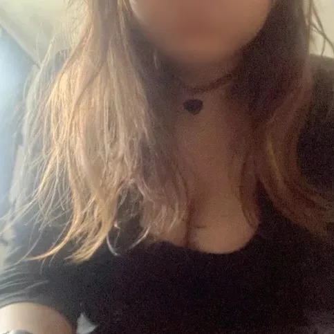 Nadine, 28