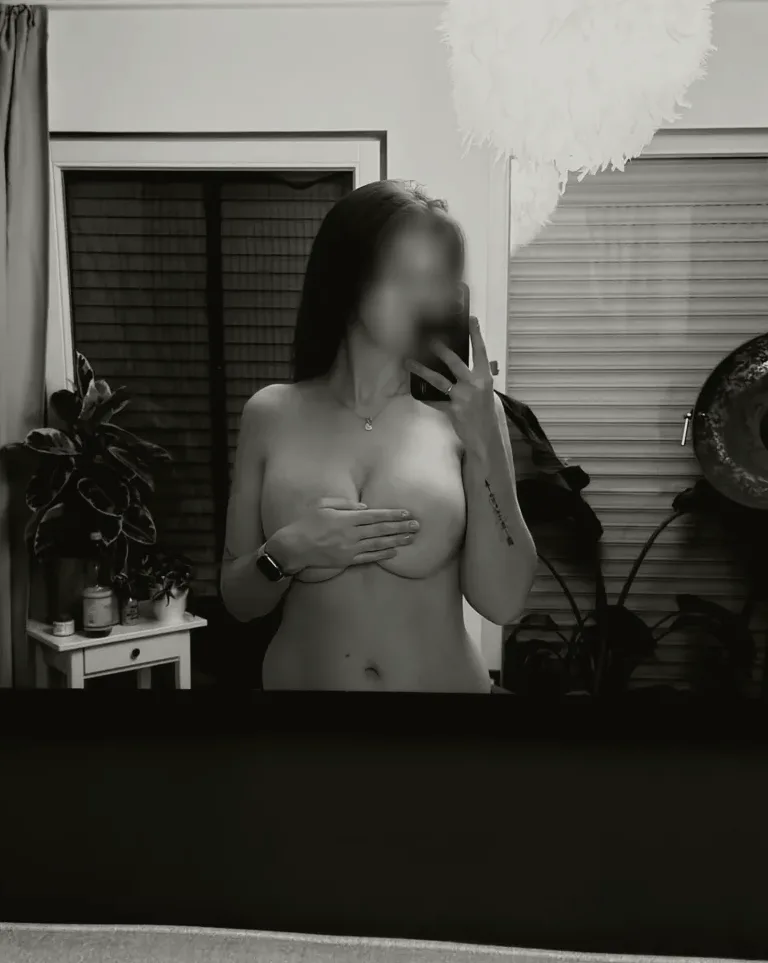 Pia, 34