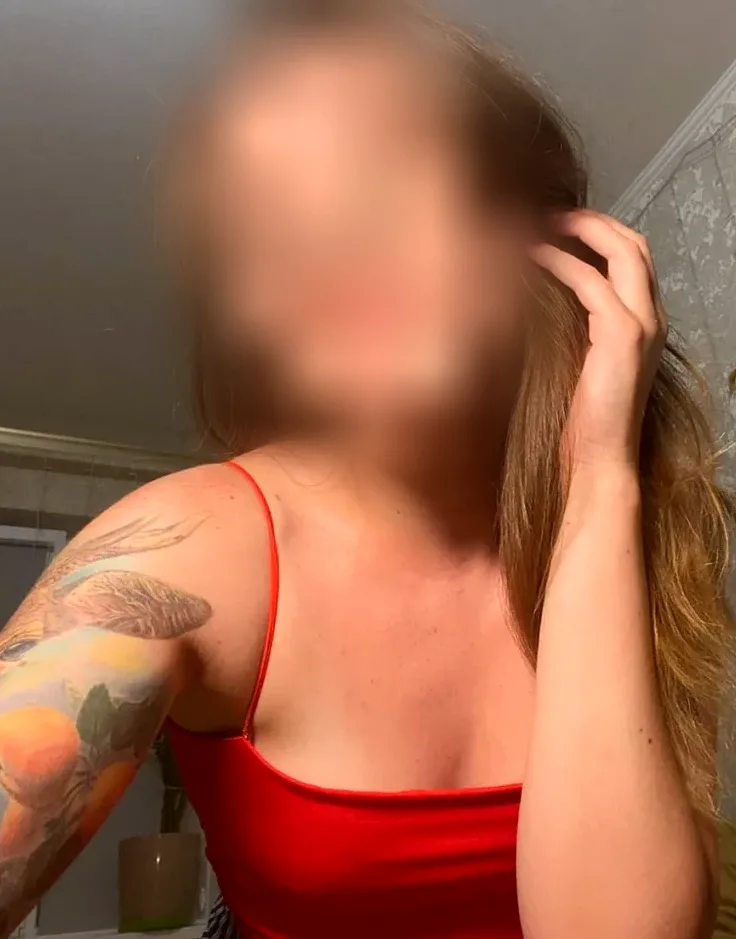 Viktoria, 25