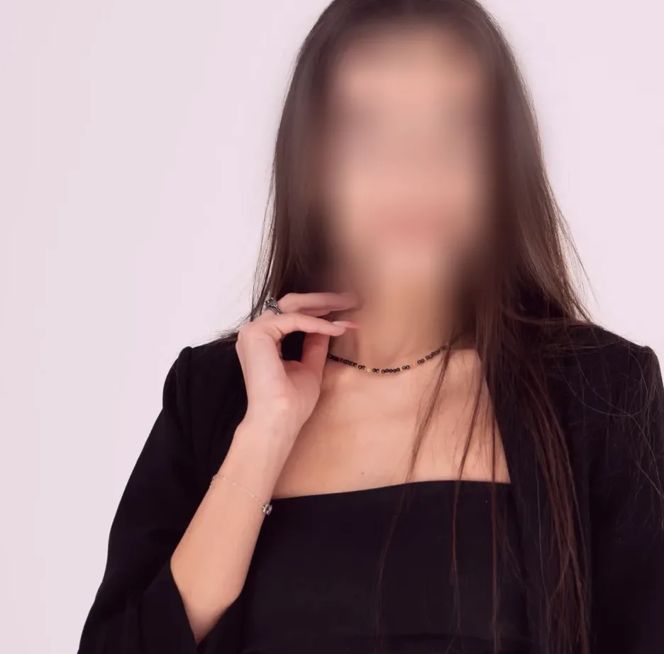 Vivien, 28